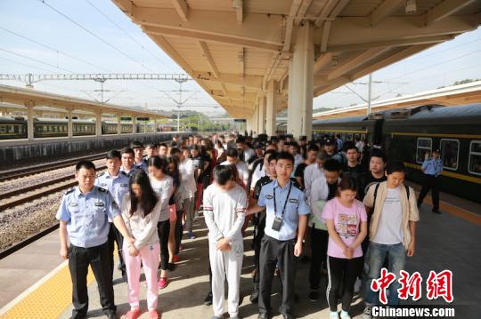 浙江浦江公安破获一起特大贷款诈骗案刑拘125人